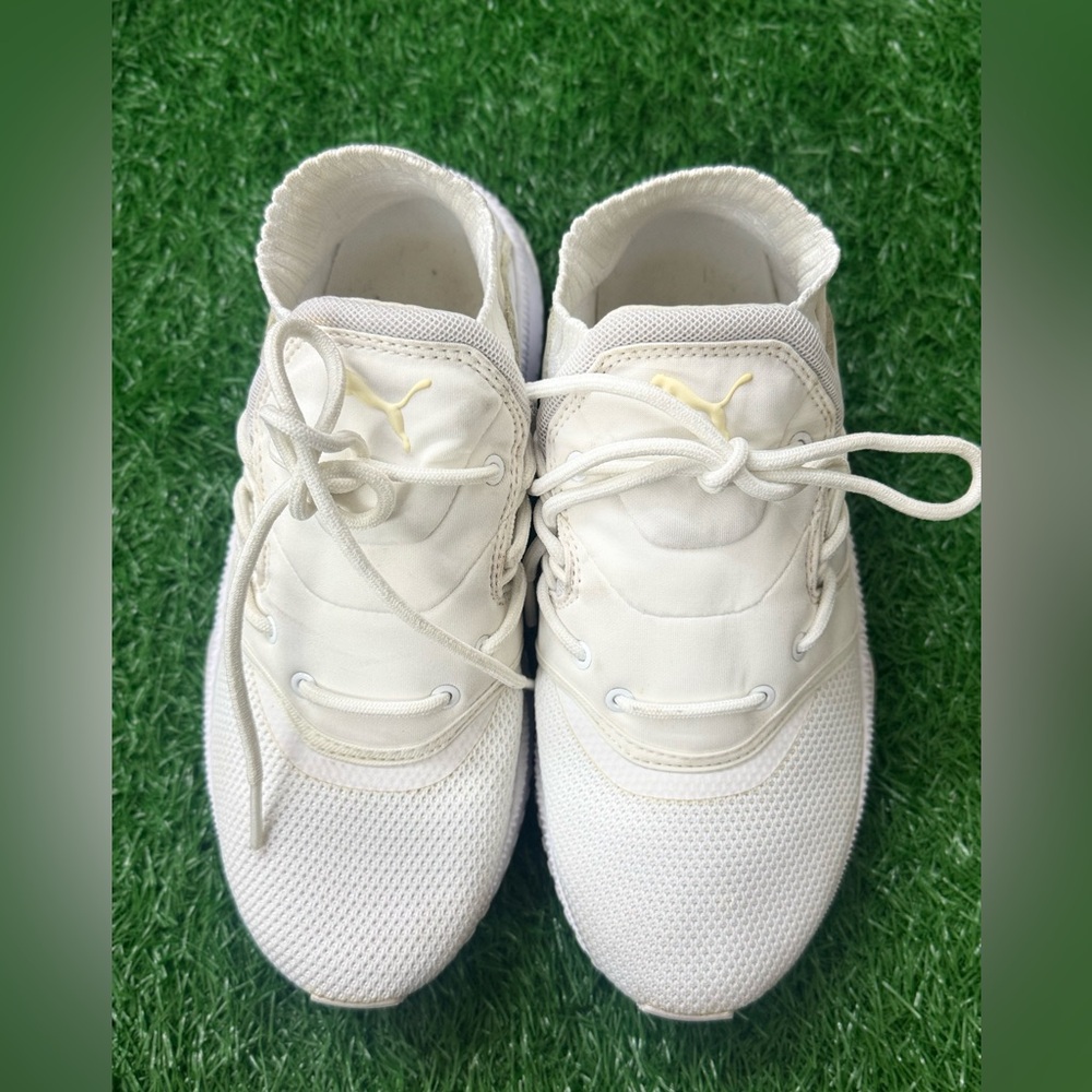 Puma Women’s White Sneakers Size 6.5‎